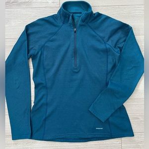 Patagonia women’s Large blue lightweight long sleeve active wear shirt